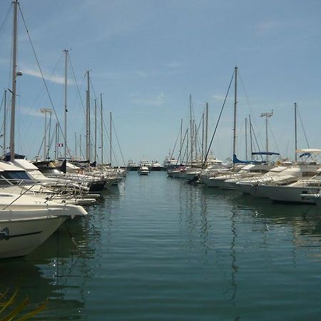 Charmant 2P Vue Mer Face Au Port De Golfe Juan Zewnętrze zdjęcie
